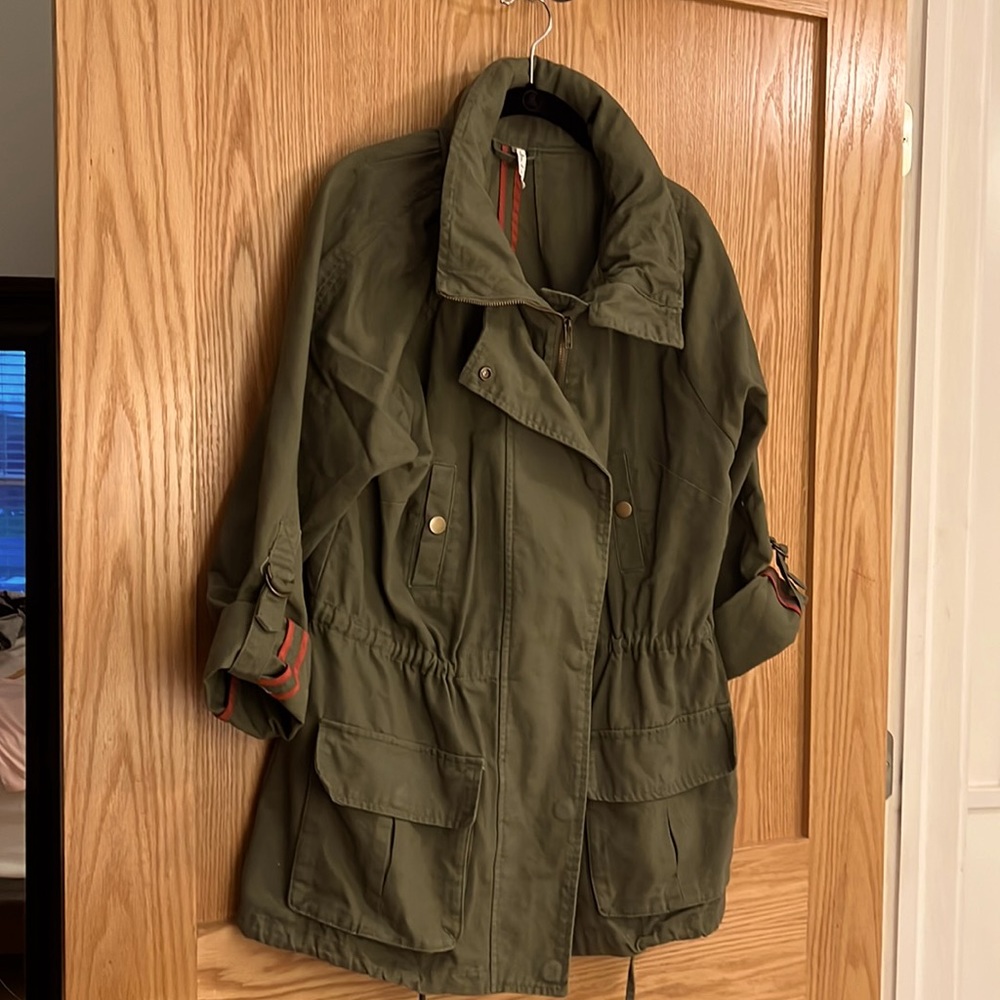 Willow and clay army green cargo jacket with hood and adjustable sleeves